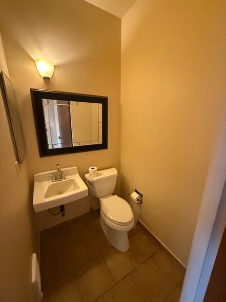 More Photos Of 8535-8537 Phinney Ave N, Seattle Medical For Lease