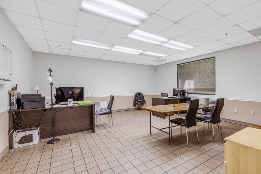 More Photos Of 2312 Centennial Cir, Gainesville Warehouse For Sale