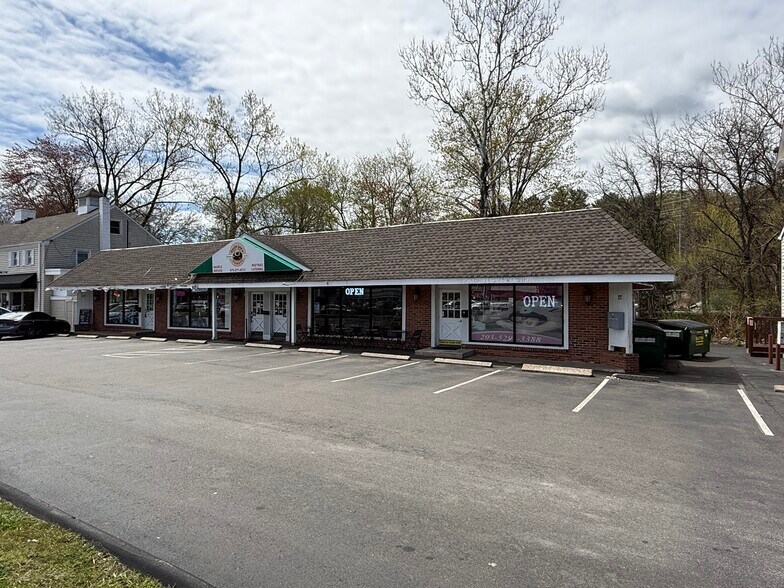 More Photos Of 17 Danbury Rd, Wilton Freestanding For Lease