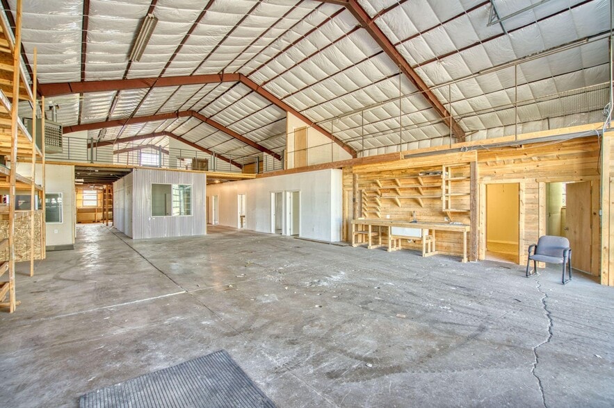 More Photos Of 950 Simms St, Lakewood Unknown For Lease