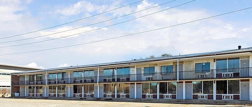 More Photos Of 2208 Highway 71 S, Columbus Hotel For Sale