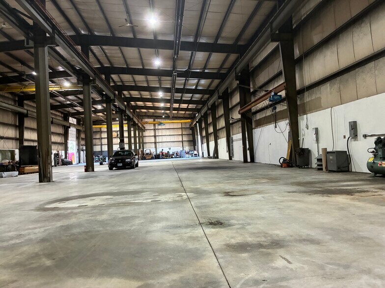 More Photos Of 185 Lafayette Rd, North Hampton Warehouse For Lease