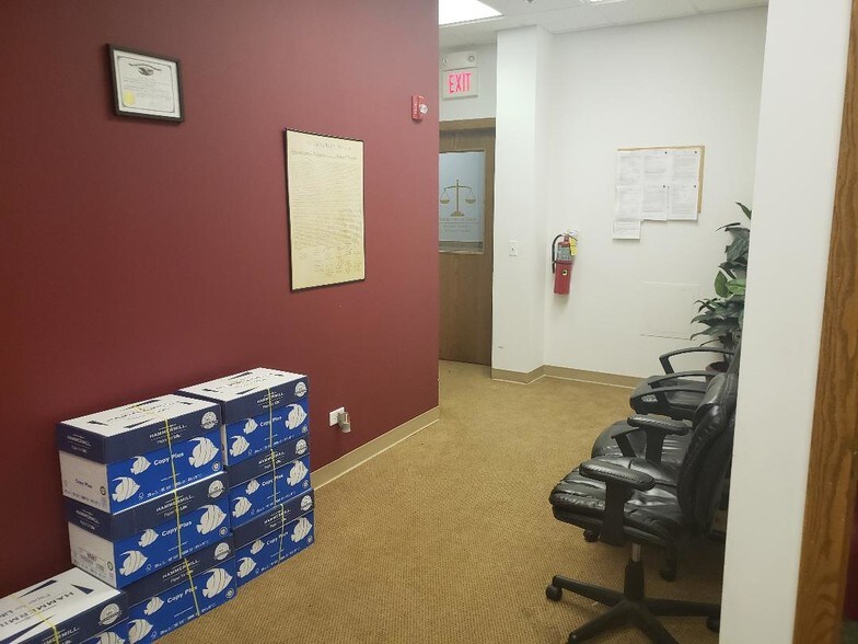 More Photos Of 1 Tiffany Pt, Bloomingdale Medical For Sale