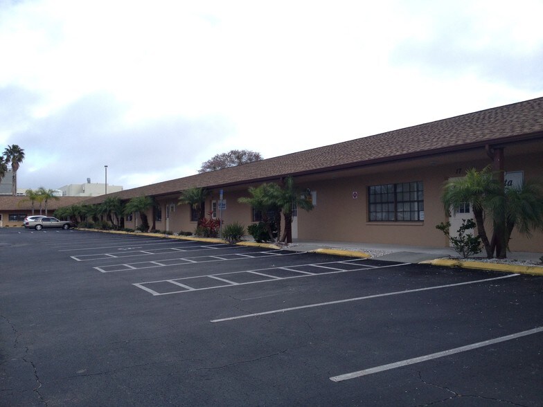 More Photos Of 13910 Fivay Rd, Hudson Medical For Lease