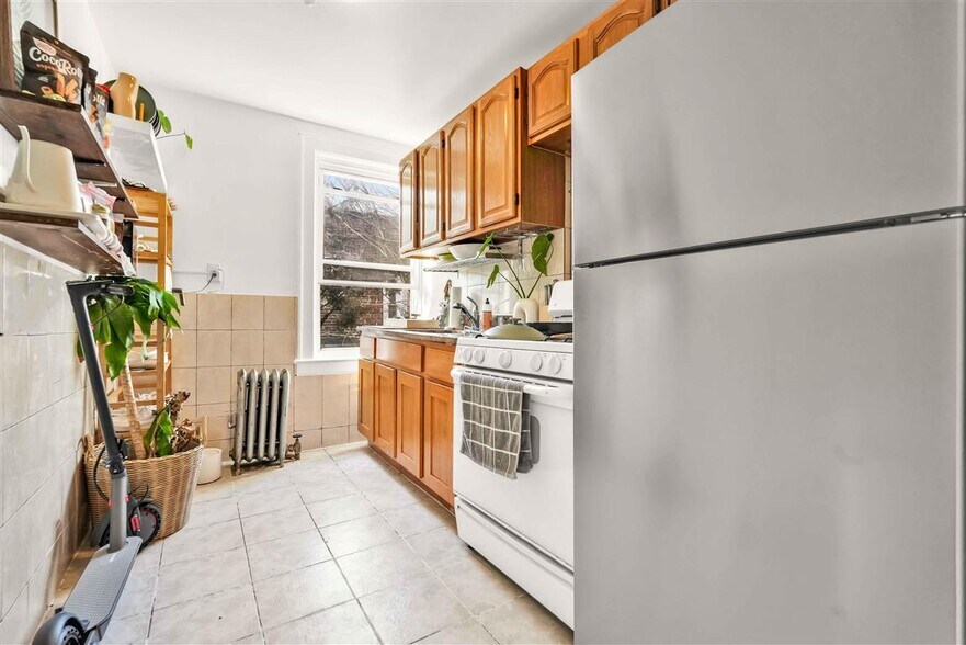 More Photos Of 3930 45th St, Sunnyside Apartments For Sale