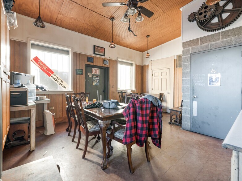 More Photos Of 1205 Industrial Blvd, Gainesville Warehouse For Sale