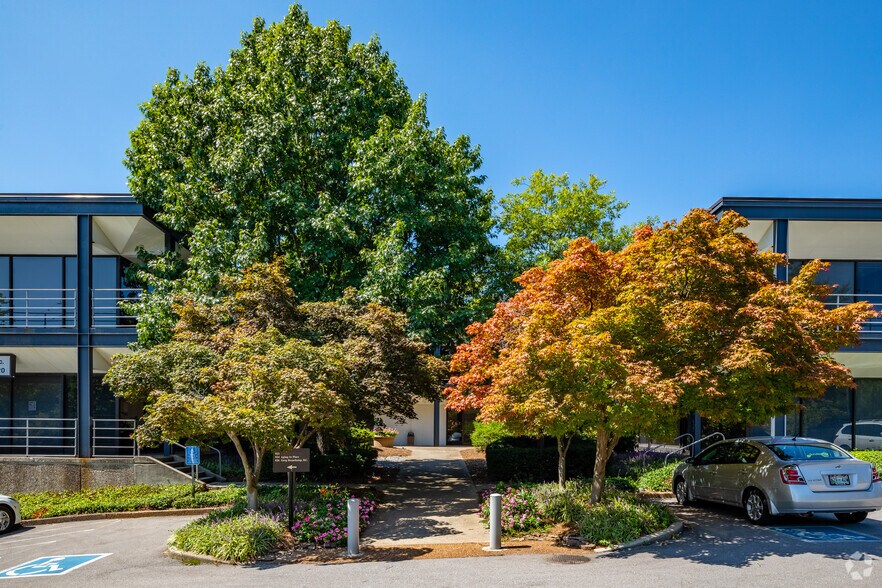 More Photos Of 1100 Kermit Dr, Nashville Office For Lease