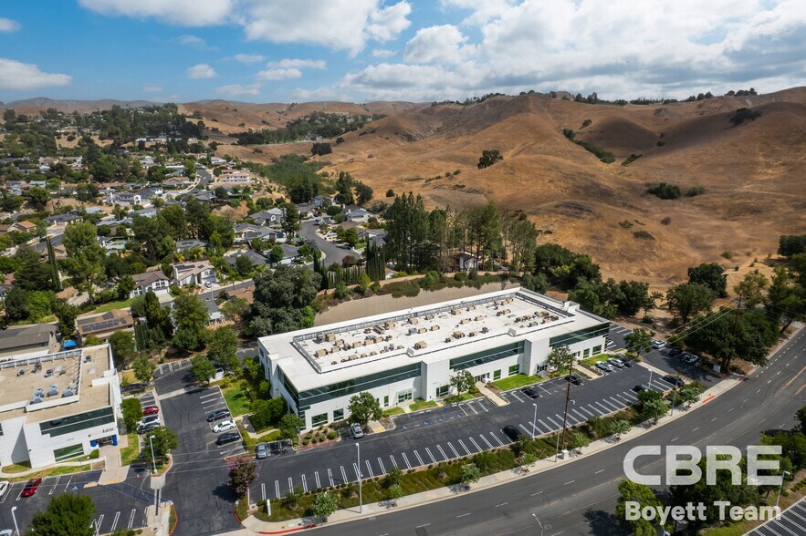 More Photos Of 26025 Mureau Rd, Calabasas Office For Sale