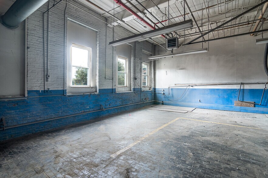 More Photos Of 248 Pine St, Pawtucket Warehouse For Sale