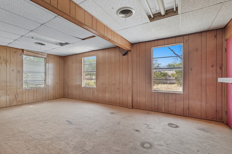 More Photos Of 1510 Portland Ave, Abilene Lodge Meeting Hall For Sale