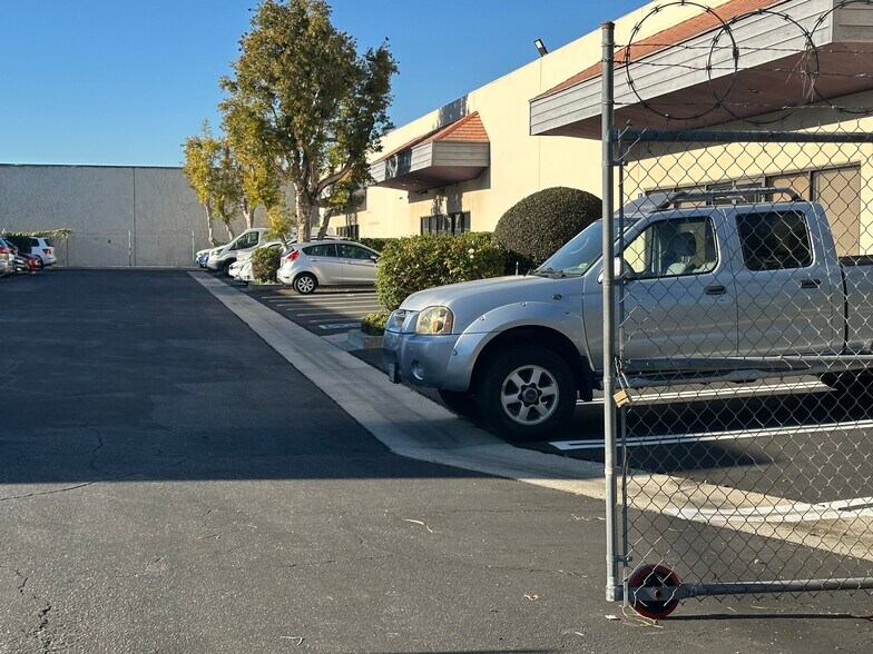 More Photos Of 219 S 3rd Ave, La Puente Warehouse For Lease