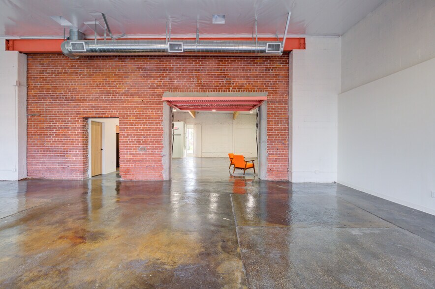 More Photos Of 2616 W Jefferson Blvd, Los Angeles Showroom For Sale