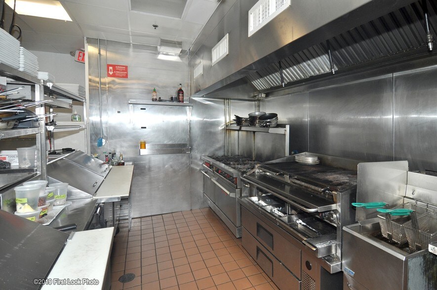 More Photos Of 146 Acorn St, Providence Freestanding For Sale