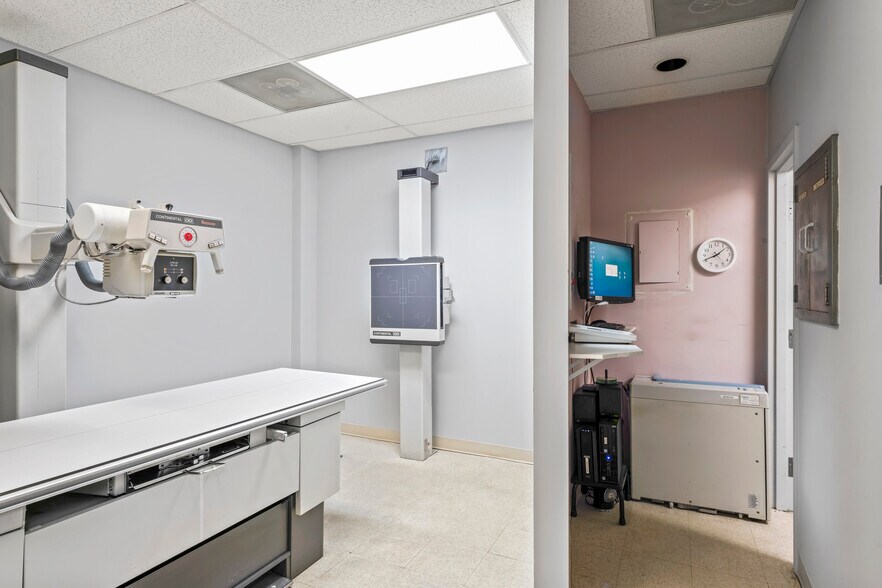 More Photos Of 3301 Woodburn Rd, Annandale Medical For Lease