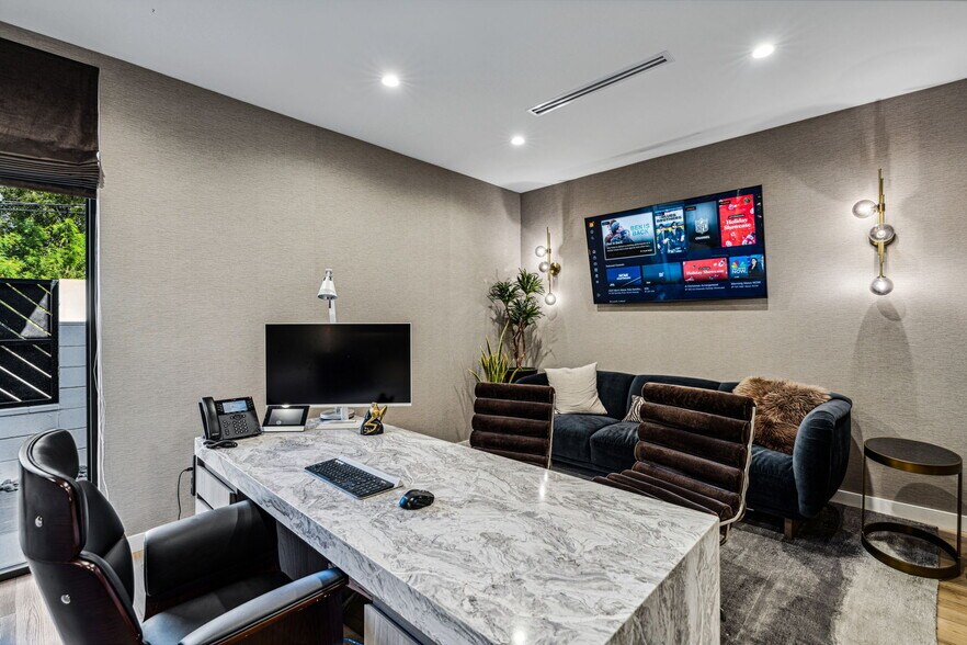 More Photos Of 5703-5705 Edgemoor Dr, Houston Warehouse For Sale