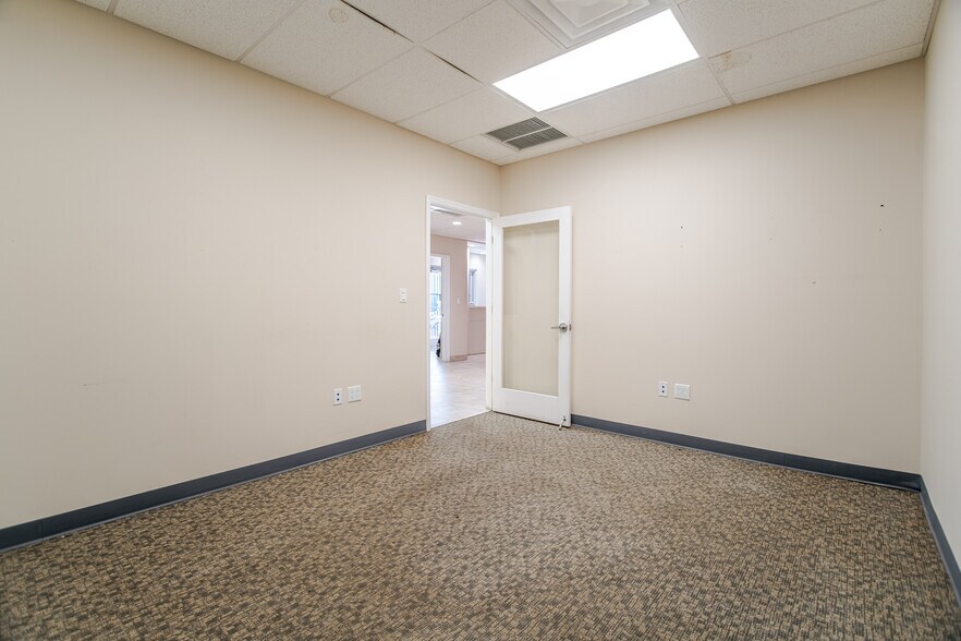 More Photos Of 1015 NW 72nd St, Miami Warehouse For Sale