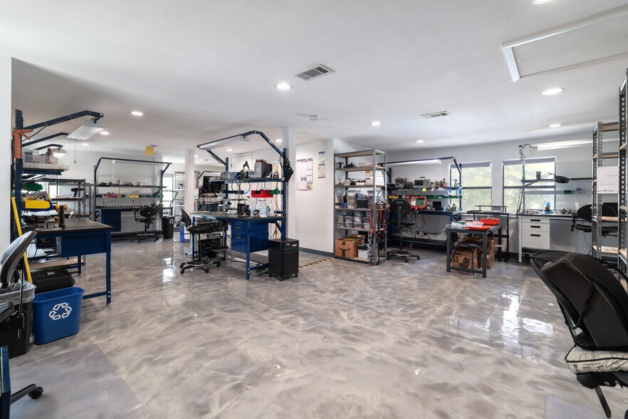 More Photos Of 13231 Rooster Springs Rd, Austin Office Residential For Sale