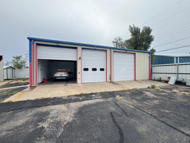 More Photos Of 4033 Canyon Dr, Amarillo Office For Lease