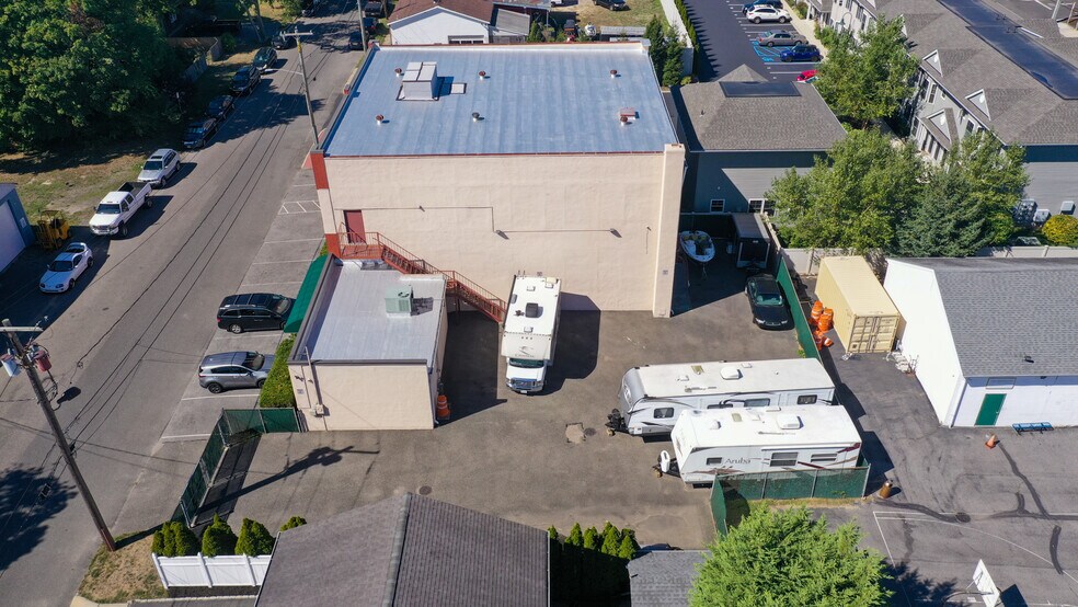 More Photos Of 180 S Travis St, Lindenhurst Self Storage For Sale