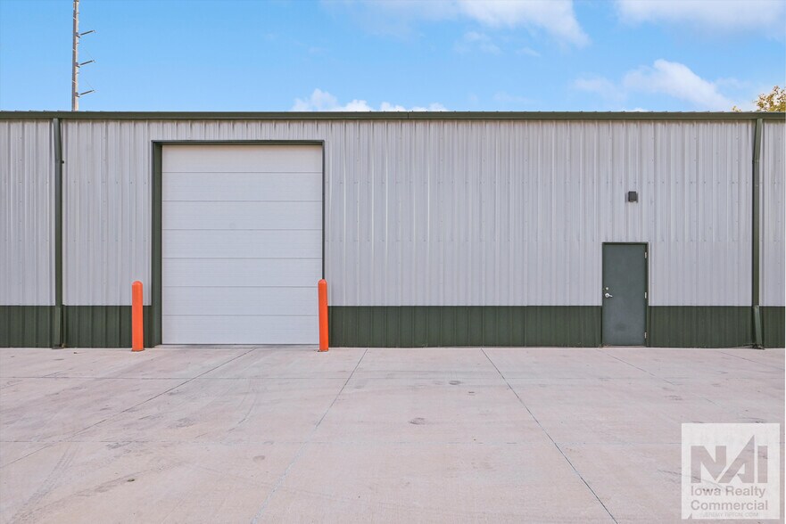 More Photos Of 1402 SW 18th St, Cedar Rapids Warehouse For Sale