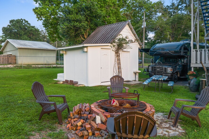 More Photos Of 1748 Georgia St, Alford Specialty For Sale