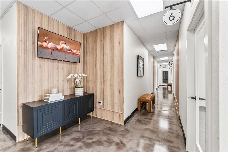 More Photos Of 566 Barton Blvd, Rockledge General Retail For Lease