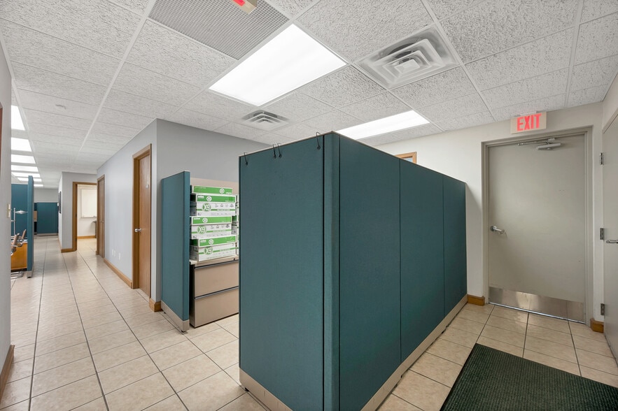 More Photos Of 1725 Suburban Dr, De Pere Manufacturing For Sale