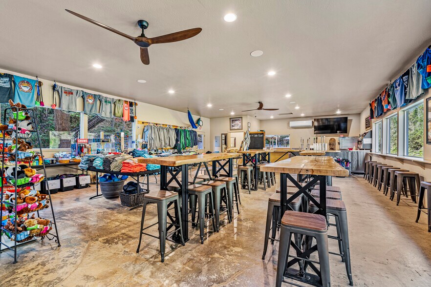 More Photos Of 11744 Galice Rd, Merlin Hotel For Sale