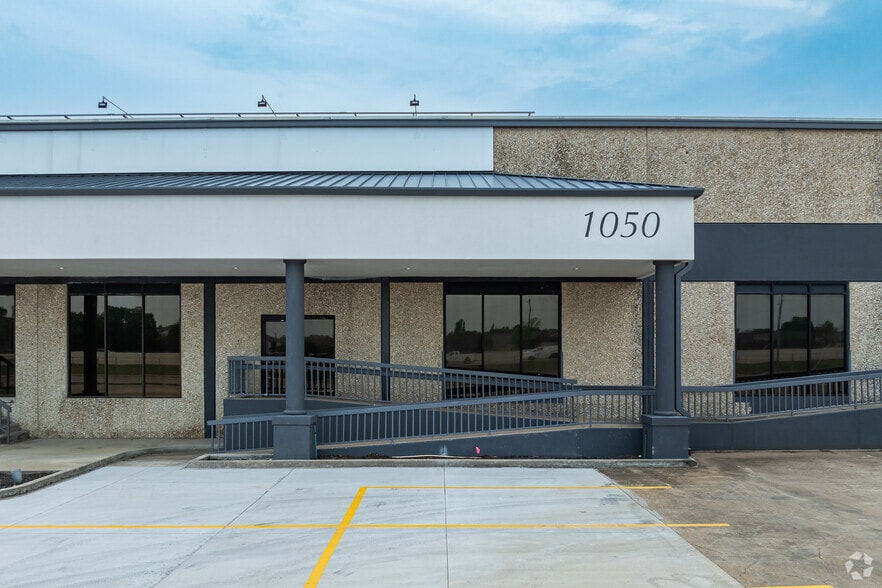 More Photos Of 1040-1050 S State Highway 161, Grand Prairie Warehouse For Lease