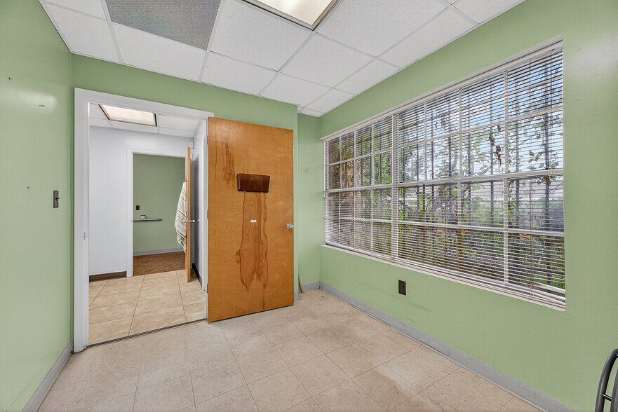 More Photos Of 1500 N Pace Blvd, Pensacola Freestanding For Sale