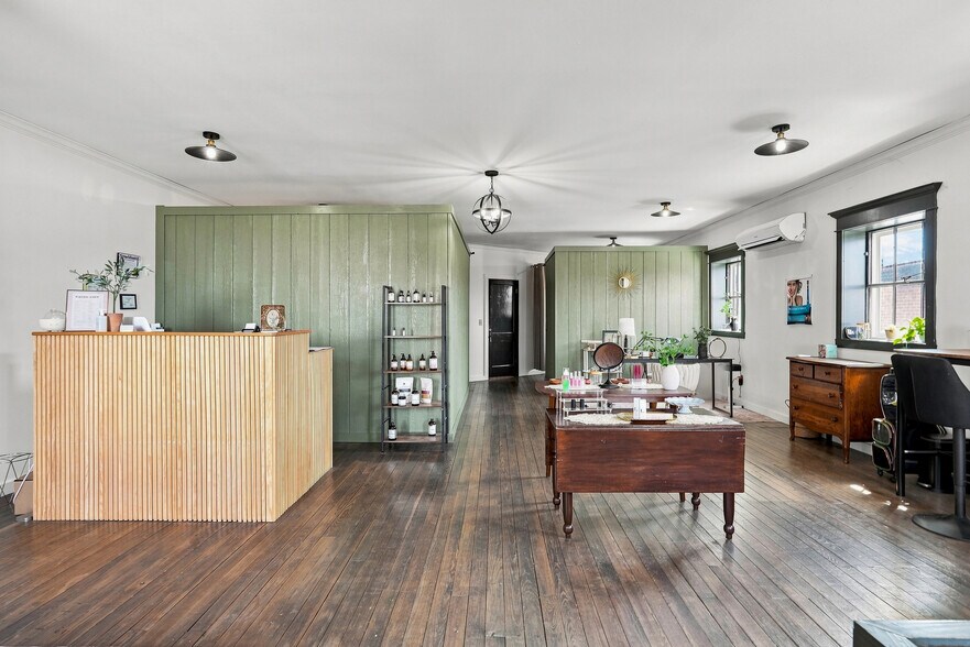 More Photos Of 204 S Broadway, Salisbury Specialty For Sale