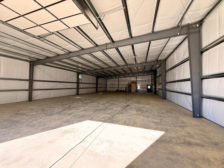 More Photos Of 347 Rymer Rd, Chatsworth Industrial For Lease