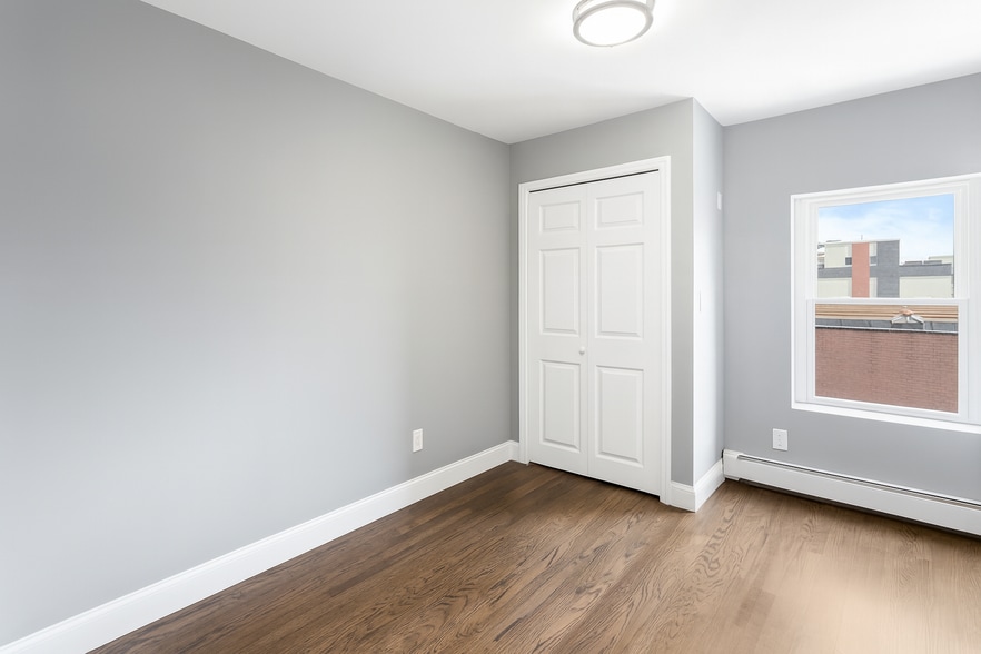 More Photos Of 187 Woodpoint Rd, Brooklyn Apartments For Sale