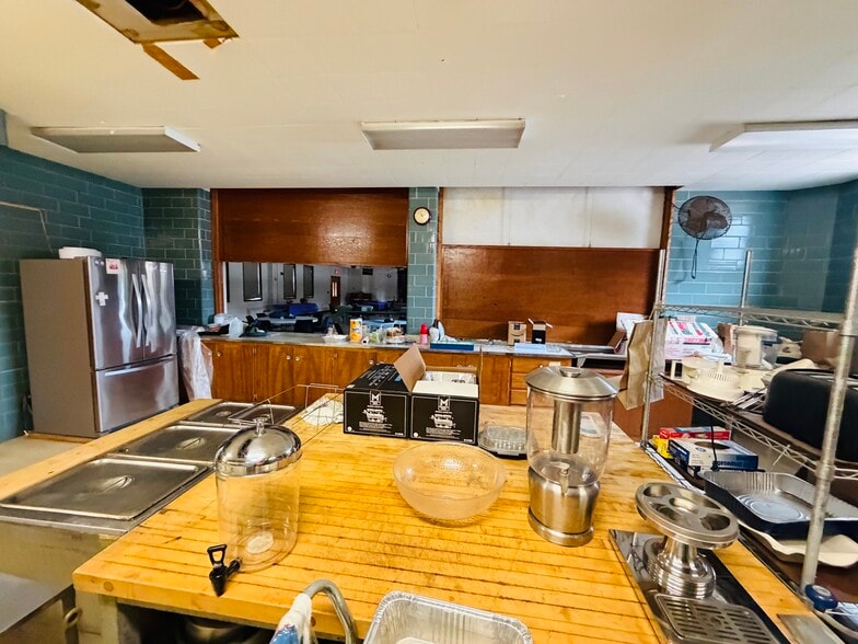 More Photos Of 5809 E Red Bridge Rd, Kansas City Specialty For Sale