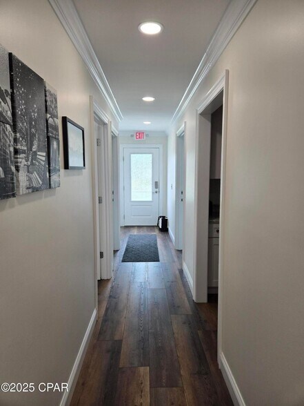 More Photos Of 215 W 11th St, Panama City Coworking Space