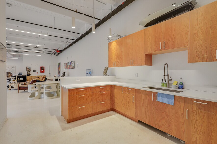 More Photos Of 2725 Hillsboro Rd, West Palm Beach Warehouse For Sale