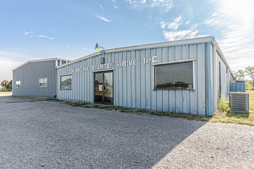 More Photos Of 700 N Main St, Lexington Warehouse For Lease