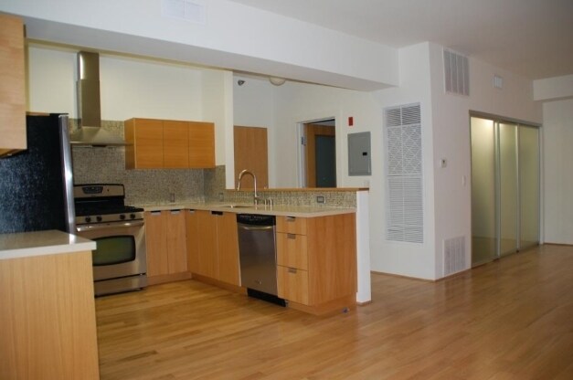 More Photos Of 8 Brooks Ave, Venice Apartments For Lease