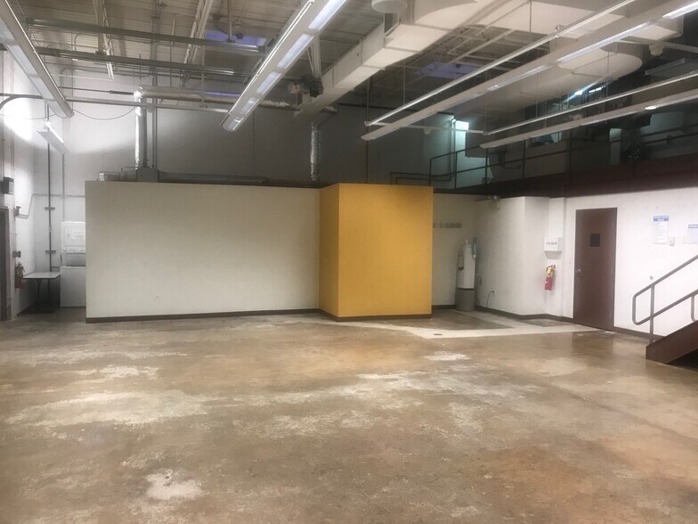 More Photos Of 5834 W Howard St, Skokie Warehouse For Sale