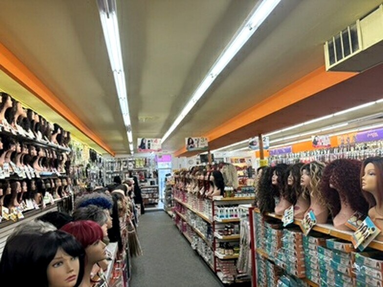 More Photos Of 616-620 Roosevelt, Chicago General Retail For Sale