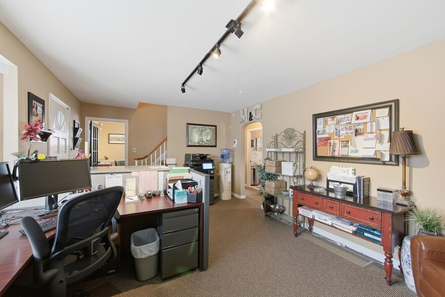 More Photos Of 4024 West Chester Pike, Newtown Square Office For Lease