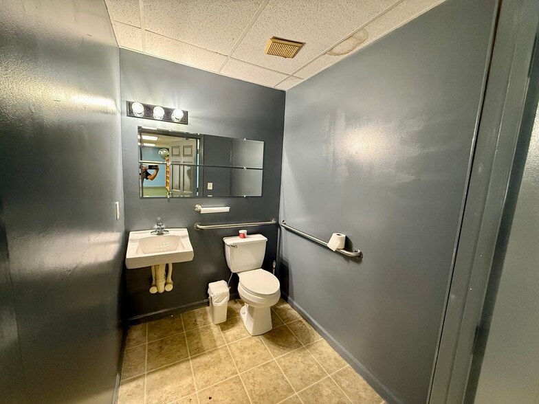 More Photos Of 7914 Browns Ferry Rd, Georgetown Light Distribution For Sale