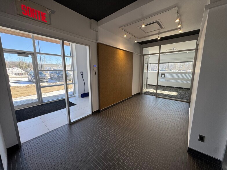 More Photos Of 4520-4540 Rue Charles-Malhiot, Trois-Rivières Office For Lease