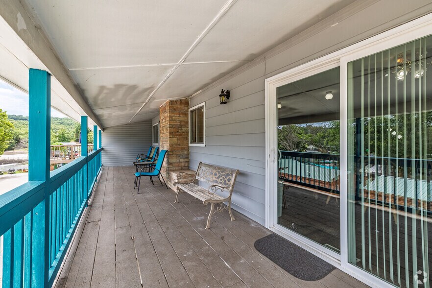 More Photos Of 1062 Susan Rd, Lake Ozark Hotel For Sale
