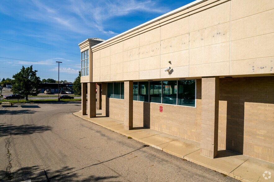 More Photos Of 3753 S Dort Hwy, Flint Drugstore For Lease