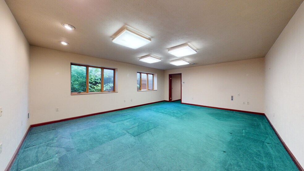 More Photos Of 12249 US Route 30, North Huntingdon Veterinarian Kennel For Sale