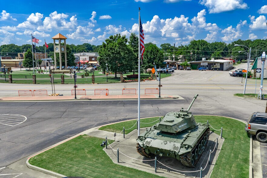 More Photos Of 20 Town Sq, Greenwood Health Club For Sale