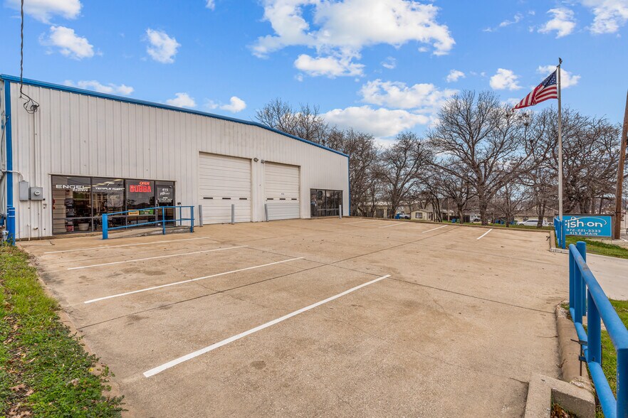 More Photos Of 415 E Main St, Lewisville Flex For Sale