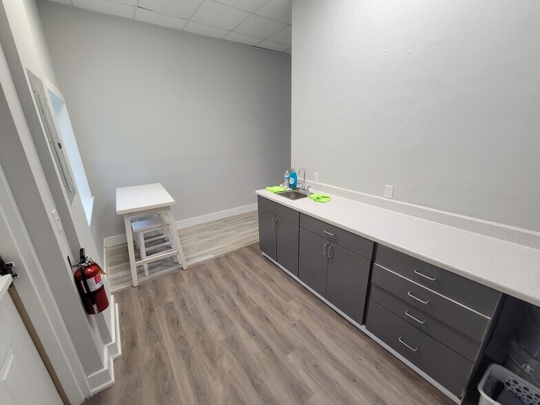 More Photos Of 9405 Cypress Lake Dr, Fort Myers Medical For Lease