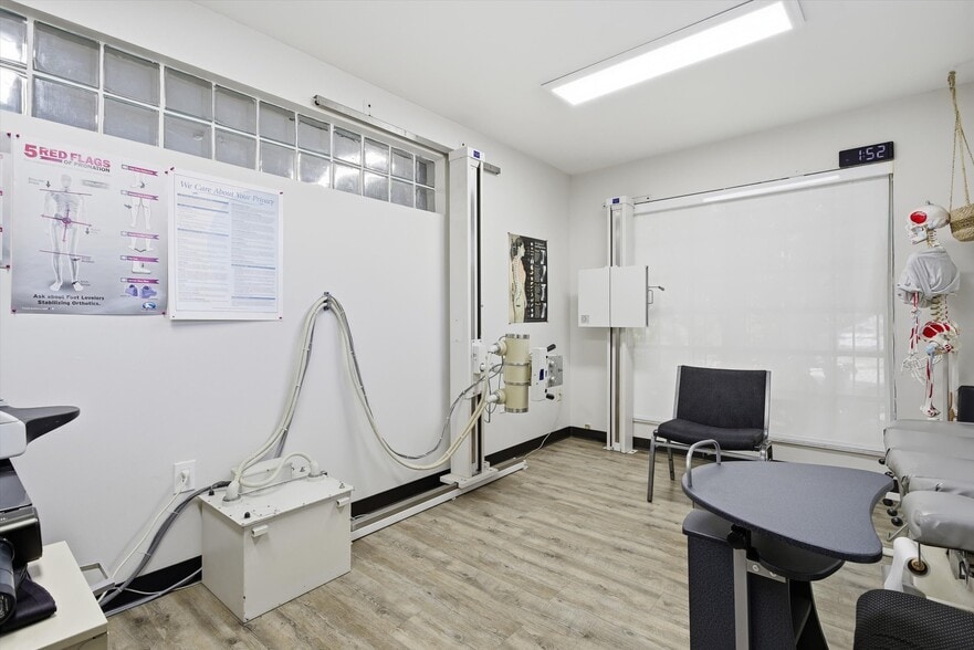 More Photos Of 980 NE 126th St, North Miami Medical For Lease